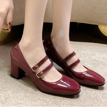 2023 Летние женские новые однотонные лакированные туфли из лакированной кожи Модные женские туфли с квадратным носком Удобные женские туфли на массивном каблуке