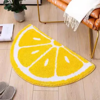 Маленький коврик для пола из свежих фруктов
