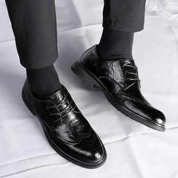  Новая высококачественная обувь из натуральной кожи Модная мужская повседневная обувь Бренд Man Мягкая удобная шнуровка Brock Формальная кожаная обувь